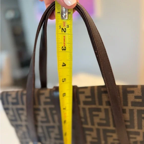 Vintage Authentic FENDI Handbag. Very gently worn. No signs of wear and tear. - Picture 5 of 8